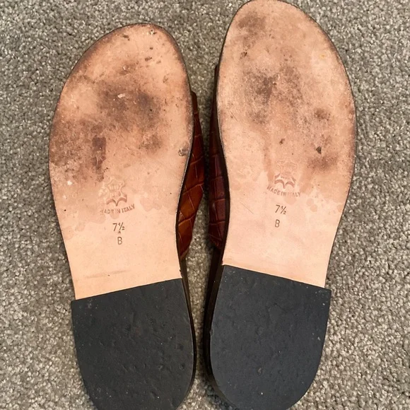 Adrienne Vittadini Crocodile Pattern Brown Slides - Picture 2 of 5